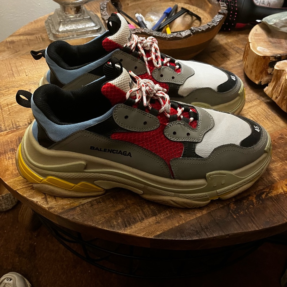 Men's Sneakers
Balenciaga Triple S
Grey Red Blue